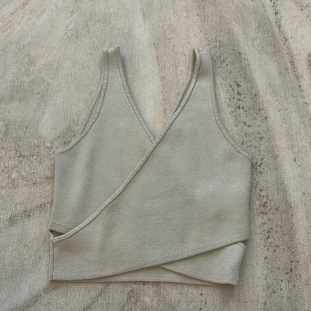 A&F Wrap style crop